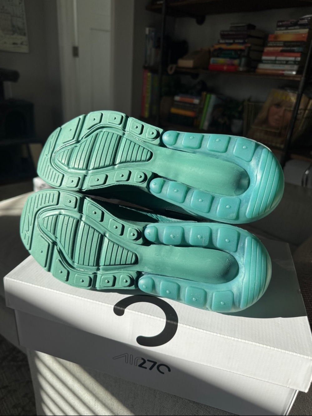 Women’s Nike Teal/Turquoise Air Max 270 Sneakers - Picture 6 of 6